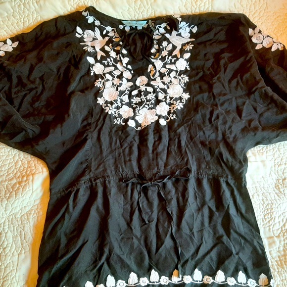 Black top covers bum, size ex small, ties at the waist - Picture 1 of 2